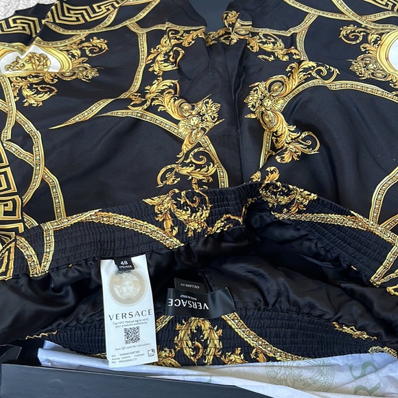 Versace shorts - Picture 3 of 3